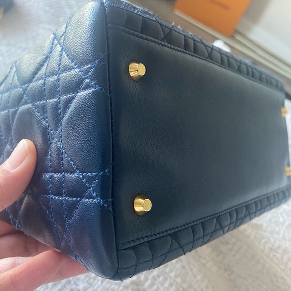 ❤️SOLD❤️Authentic Vintage Lady Dior in Cannage Lambskin leather in Navy w GHW - Picture 6 of 15